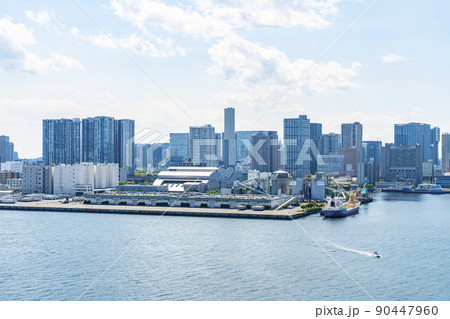 【東京都】晴天に恵まれた品川コンテナ埠頭の風景 【東京都】晴天に恵まれた品川コンテナ埠頭の風景 90447960