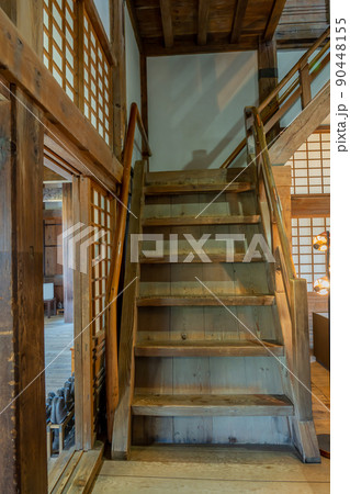 愛媛県宇和島市 宇和島城内の急勾配の階段 愛媛県宇和島市 宇和島城内の急勾配の階段 90448155