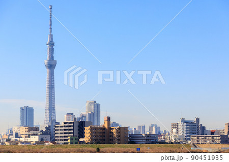 「東京都」葛飾区　荒川河川敷から眺める東京スカイツリー 90451935
