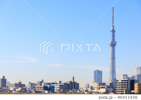 「東京都」葛飾区　荒川河川敷から眺める東京スカイツリー 90451936