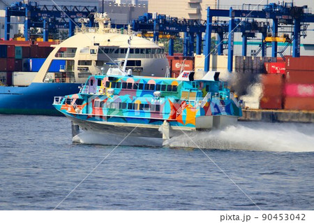 海面を爽快に疾走…東京港内を翼走するジェットホイル 90453042