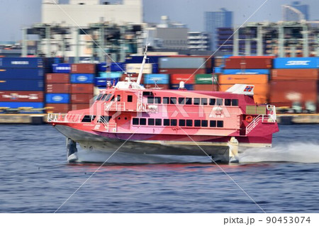海面を爽快に疾走…東京港内を翼走するジェットホイル 90453074
