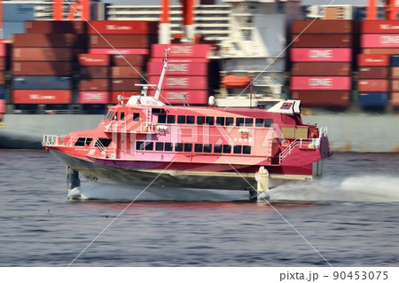 海面を爽快に疾走…東京港内を翼走するジェットホイル 90453075