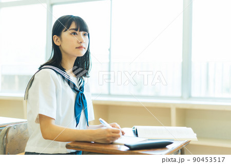 授業中の高校生 授業中の高校生 90453517