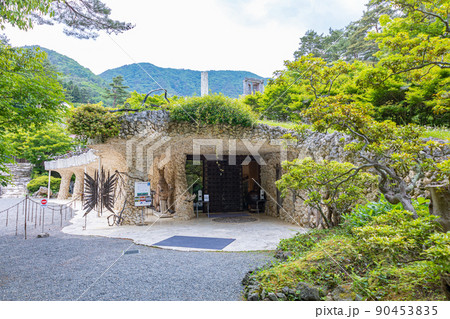 山梨県河口湖にある久保田一竹美術館の入口　（6月初旬） 90453835