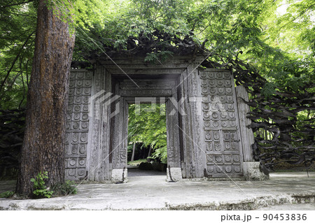 山梨県河口湖にある久保田一竹美術館の入口　（6月初旬） 90453836