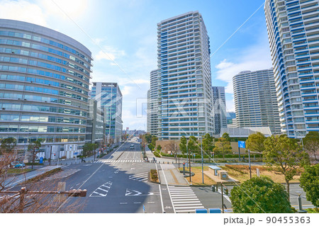 横浜市みなとみらいのけいゆう病院前交差点付近から西側の風景 横浜市みなとみらいのけいゆう病院前交差点付近から西側の風景 90455363