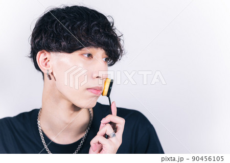 若い男性 ビューティー ジェンダーレス 若い男性 ビューティー ジェンダーレス 90456105