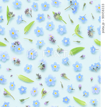 Seamless floral pattern of tiny blue spring forget-me-not flowers buds and leaves background 90456333