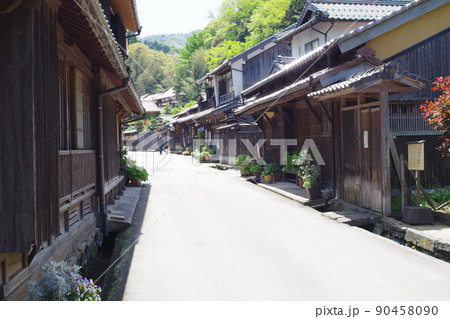 銀山のある大森地区の街並の景色 90458090