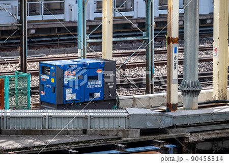 駅構内に設置した発電機 90458314