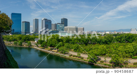 新緑の大阪城公園 大阪城月見櫓跡からパノラマ 2022年5月27日 新緑の大阪城公園 大阪城月見櫓跡からパノラマ 2022年5月27日 90458687