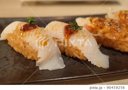 えんがわと、海老の炙り寿司 90459256