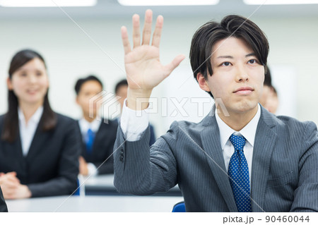 セミナーを受ける社会人 セミナーを受ける社会人 90460044