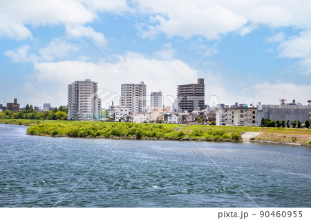 大芝橋東詰め下流域から本川の西側の市街地風景です。大芝町や横川駅が下流にあります。広島県 90460955