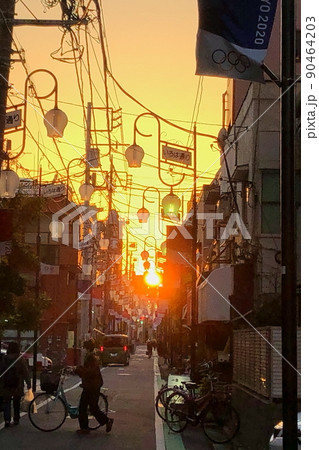下町商店街の夕陽【東京都足立区】の写真素材 [90464203] - PIXTA
