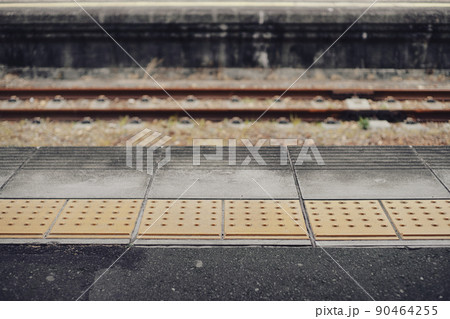 ホームと線路 ホームと線路 90464255