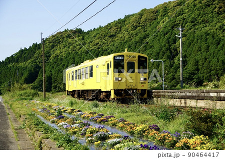 駒鳴駅に入線するキハ125形気動車 駒鳴駅に入線するキハ125形気動車 90464417