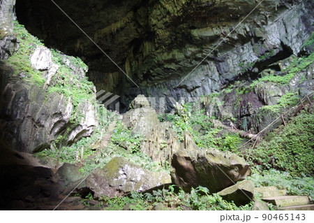 マレーシア　ボルネオ島　サラワク州バウのフェアリー洞窟 90465143