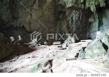 マレーシア ボルネオ島 サラワク州バウのフェアリー洞窟 マレーシア ボルネオ島 サラワク州バウのフェアリー洞窟 90465146