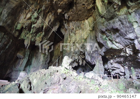 マレーシア　ボルネオ島　サラワク州バウのフェアリー洞窟 90465147