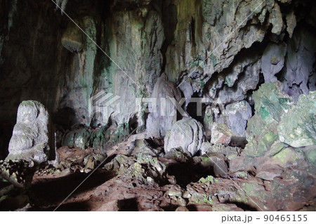 マレーシア ボルネオ島 サラワク州バウのフェアリー洞窟 マレーシア ボルネオ島 サラワク州バウのフェアリー洞窟 90465155