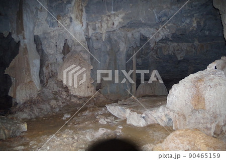 マレーシア ボルネオ島 サラワク州バウのフェアリー洞窟 マレーシア ボルネオ島 サラワク州バウのフェアリー洞窟 90465159