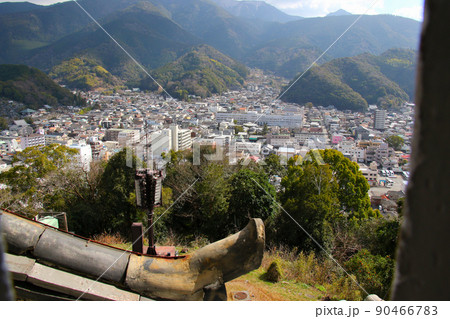 愛媛県宇和島市の史跡宇和島城跡 本丸より市街地を望む 愛媛県宇和島市の史跡宇和島城跡 本丸より市街地を望む 90466783
