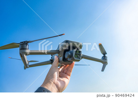 ドローンと青空 ドローンと青空 90469424