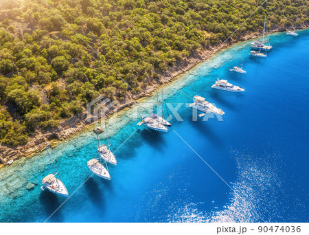 Aerial view of beautiful yachts, boats on the sea bay at sunset Aerial view of beautiful yachts, boats on the sea bay at sunset 90474036