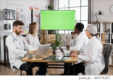 Doctors on meeting using monitor with chroma key screen Doctors on meeting using monitor with chroma key screen 90474267