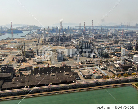 日本有数の工業地帯、水島臨海工業地帯の空撮 日本有数の工業地帯、水島臨海工業地帯の空撮 90475059