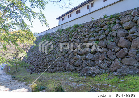 愛媛県宇和島市 宇和島城の天守への登城道の石段と石垣 愛媛県宇和島市 宇和島城の天守への登城道の石段と石垣 90476898