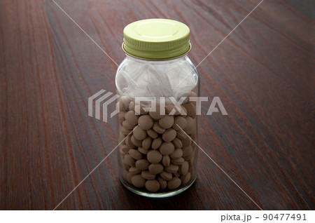 瓶詰の錠剤薬品 90477491