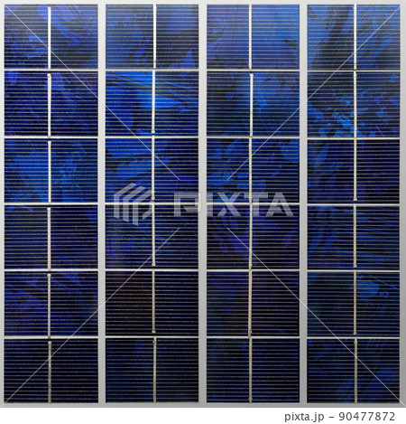 太陽電池パネルのモジュールの表面の結晶のパターンが見える素材画像 90477872
