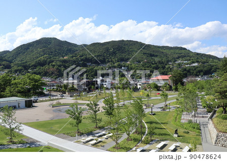 信州善光寺に隣接する城山公園 90478624