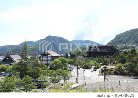 長野県立美術館から見た長野善光寺 長野県立美術館から見た長野善光寺 90478629