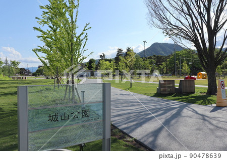 信州善光寺に隣接する城山公園 90478639