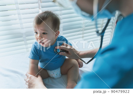 Asian Pediatrician with patient baby at pediatric clinic 90479922