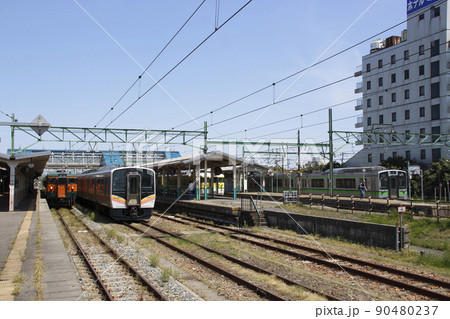 越後線E129系と115系湘南色 越後線E129系と115系湘南色 90480237