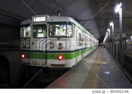 上越線 土合駅下りホーム（115系電車） 90480246