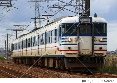 終焉近い信越本線115系（一次新潟色・快速） 90480647