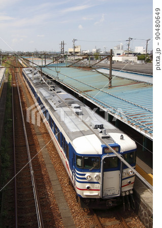 終焉近い信越本線115系（一次新潟色・快速） 90480649