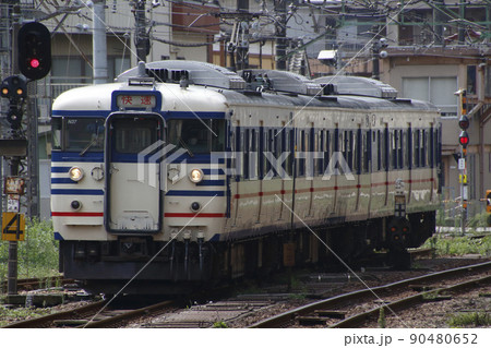 終焉近い信越本線115系(一次新潟色・快速) 終焉近い信越本線115系(一次新潟色・快速) 90480652