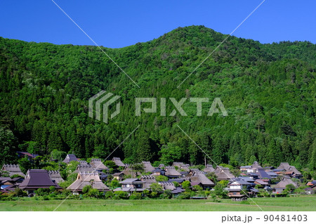 茅葺き屋根の里 茅葺き屋根の里 90481403