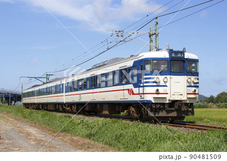 終焉近い越後線115系電車(一次新潟色) 終焉近い越後線115系電車(一次新潟色) 90481509