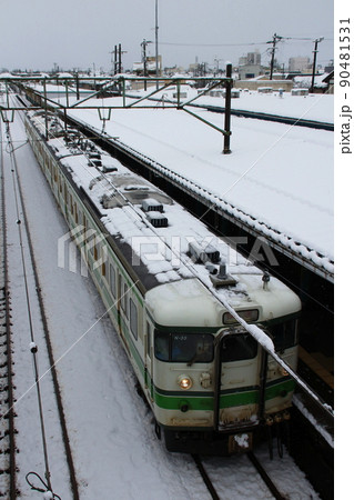 終焉近い冬の信越本線115系（快速） 90481531