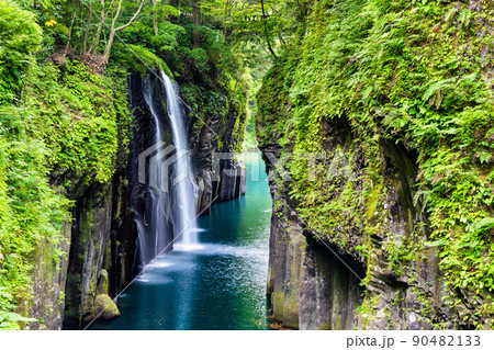宮崎県 新緑の高千穂峡 ~真名井の滝~ 宮崎県 新緑の高千穂峡 ~真名井の滝~ 90482133