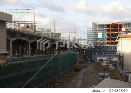 高架化が進む新潟駅（2019年10月） 90482340