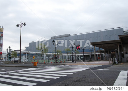 高架化が進む新潟駅（2021年7月） 90482344